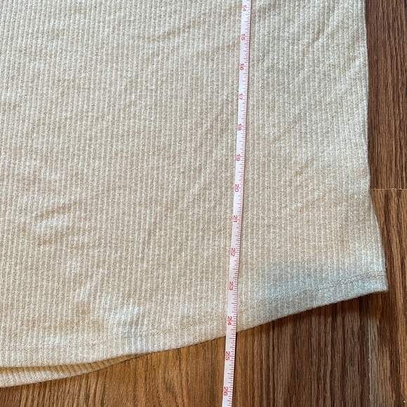 Slouchy V Neck Ribbed Top XL Rayon/Spandex Cream Tan EUC - Picture 4 of 5